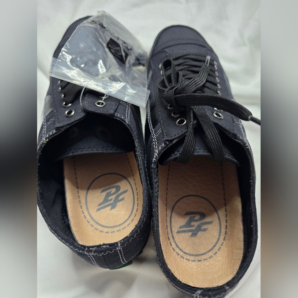 P.F. Flyers sandlot black low top sneakers New with extra laces size W8.… - Picture 10 of 15